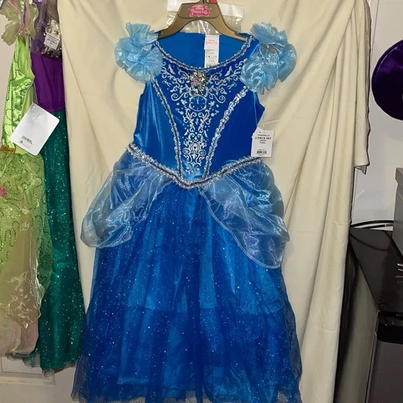 open lace back dress Amazon.com: Disney Princess Dress Up Trunk Deluxe 21 Piece Officially  Licensed [Amazon Exclusive] : Toys & Games main image 1